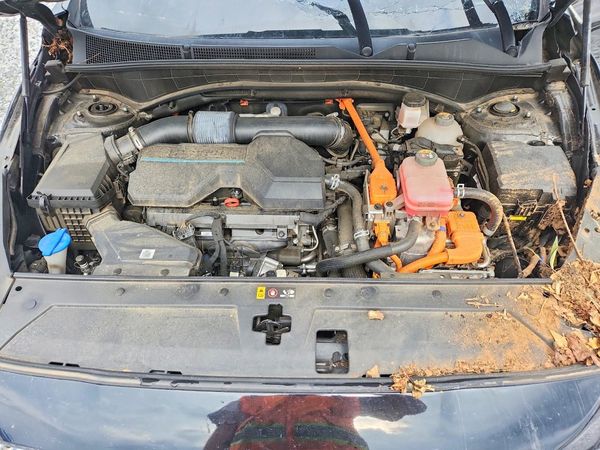 2021 HYUNDAI SANTA FE Limited — Engine bay