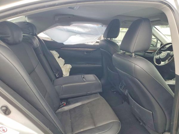 2016 LEXUS ES