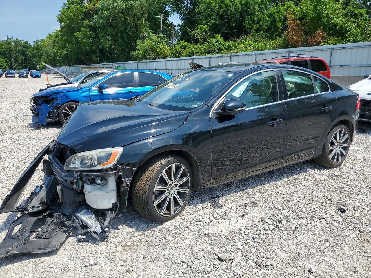 2015 VOLVO S60 Platinum (non R design) — Front 3/4