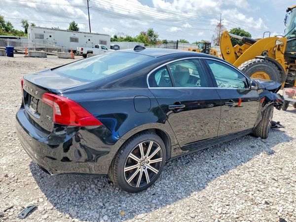 2015 VOLVO S60 Platinum (non R design) — PSRA