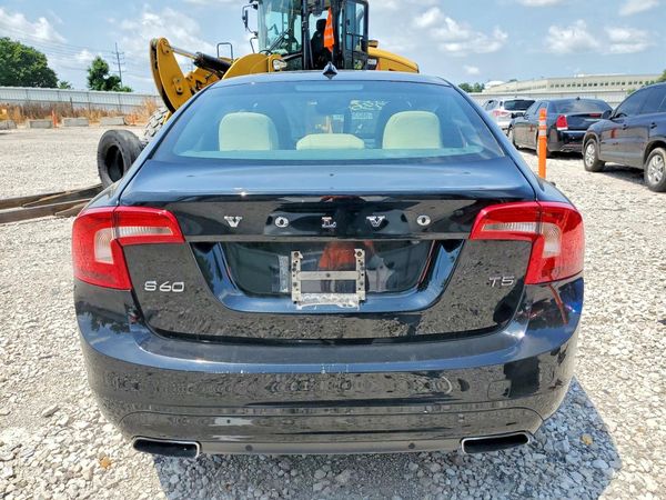 2015 VOLVO S60 Platinum (non R design) — DIRR