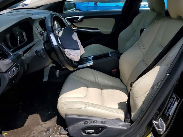 2015 VOLVO S60 Platinum (non R design) — DENT