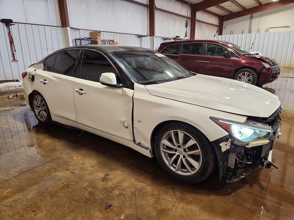 2015 INFINITI Q50