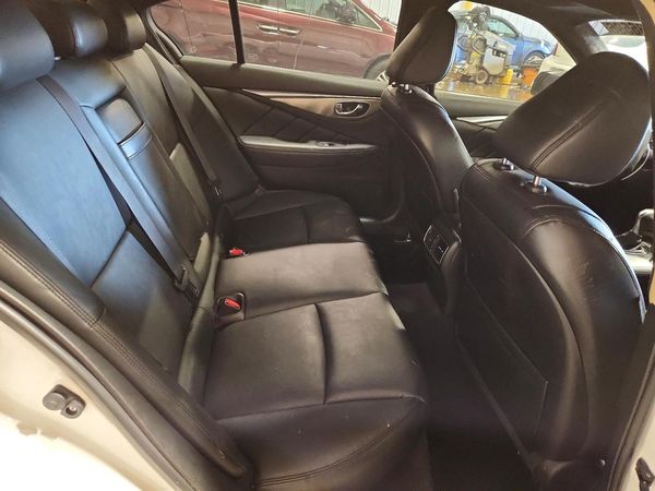 2015 INFINITI Q50