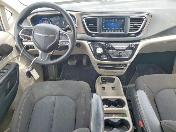 2021 CHRYSLER VOYAGER LX
