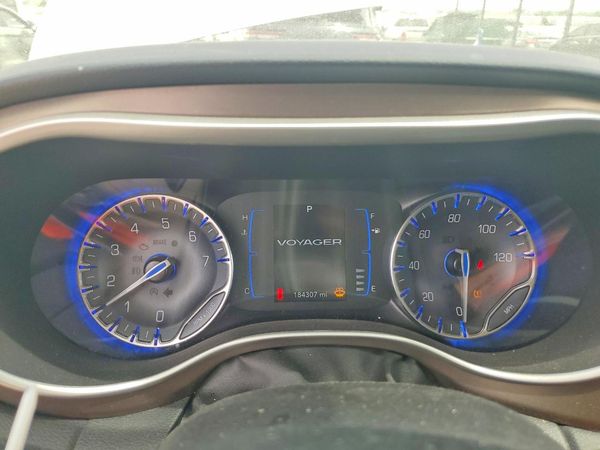 2021 CHRYSLER VOYAGER LX