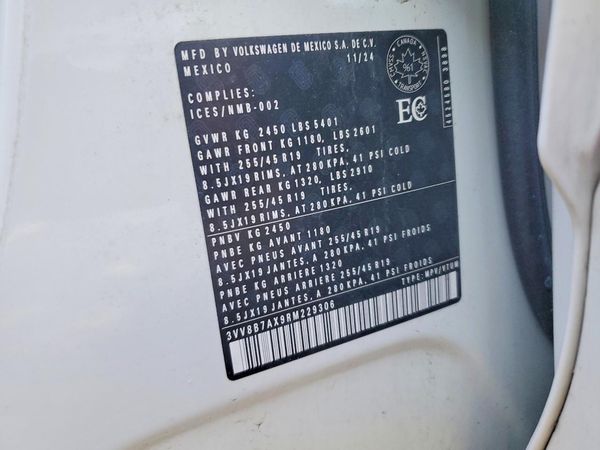 2024 VOLKSWAGEN TIGUAN 4Motion SE R-Line Black