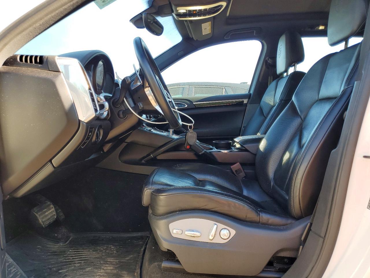2017 PORSCHE CAYENNE