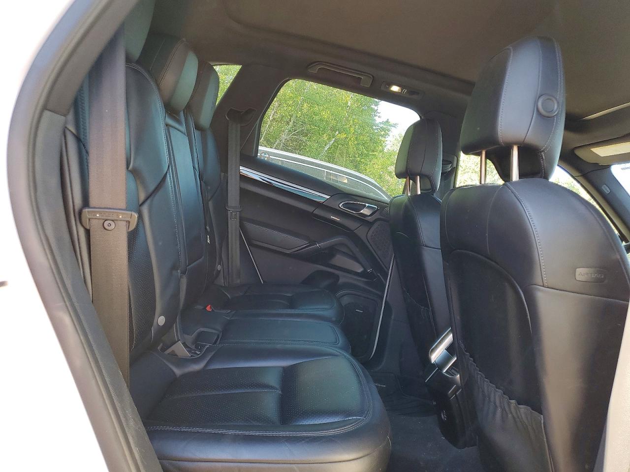 2017 PORSCHE CAYENNE