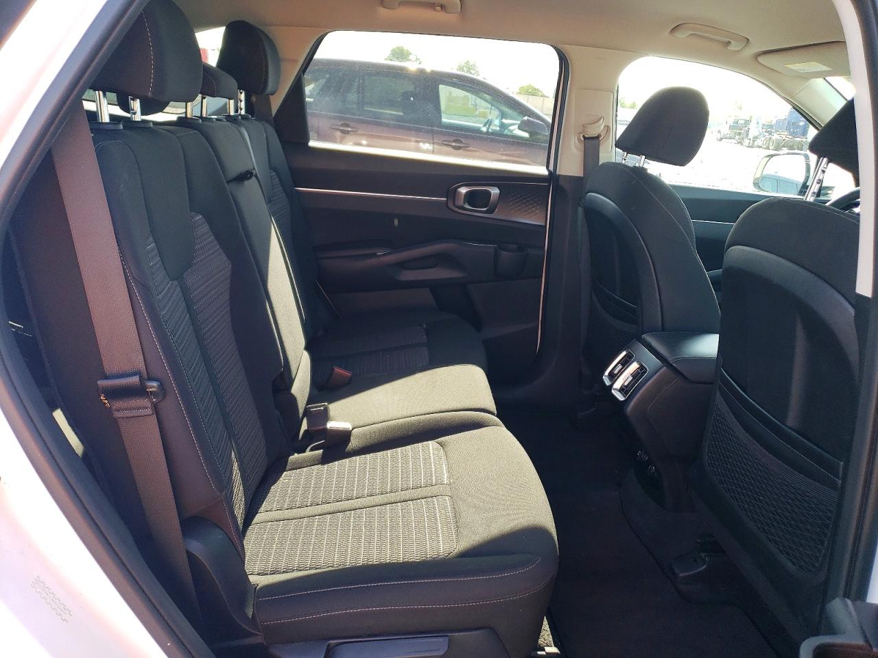 2022 KIA SORENTO LX