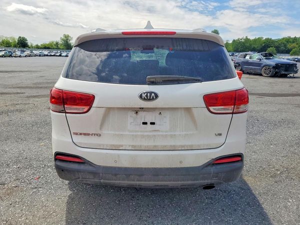 2016 KIA SORENTO L / LX