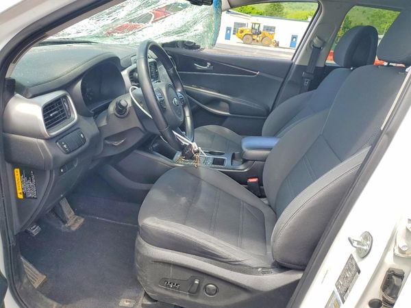 2016 KIA SORENTO L / LX