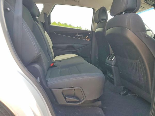 2016 KIA SORENTO L / LX