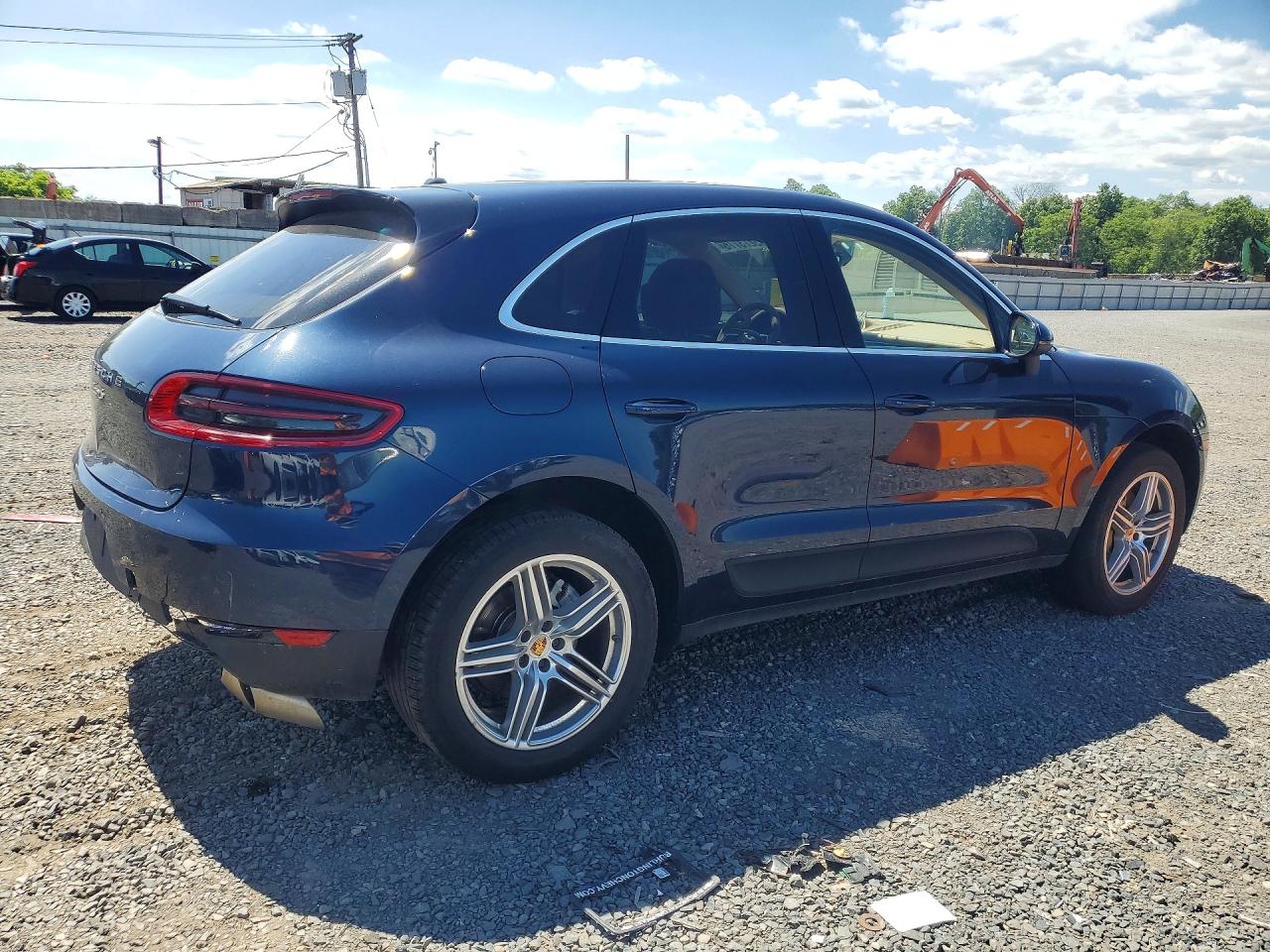 2016 PORSCHE MACAN