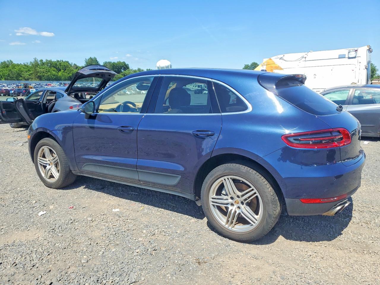 2016 PORSCHE MACAN