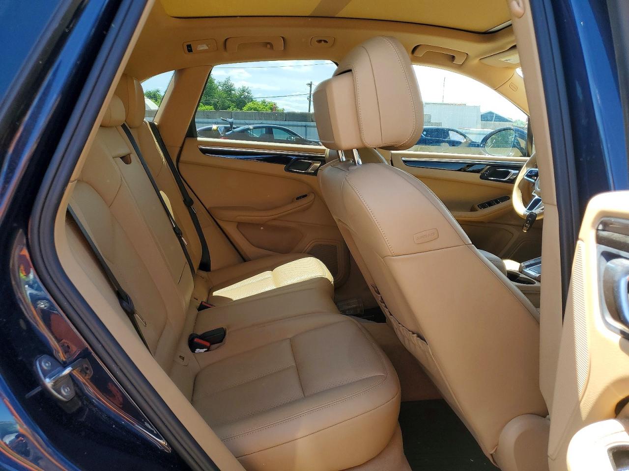 2016 PORSCHE MACAN