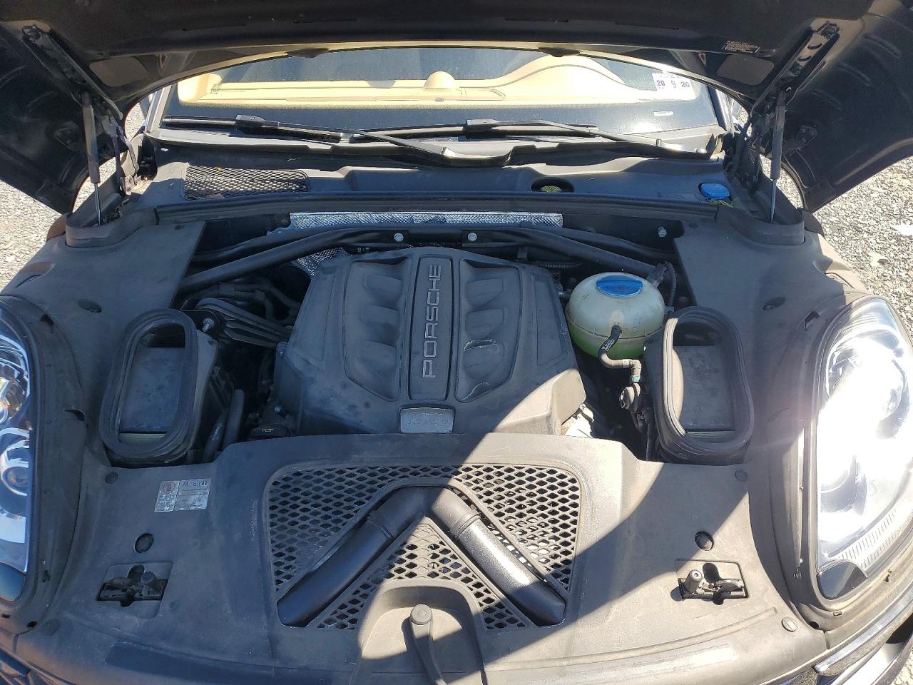 2016 PORSCHE MACAN