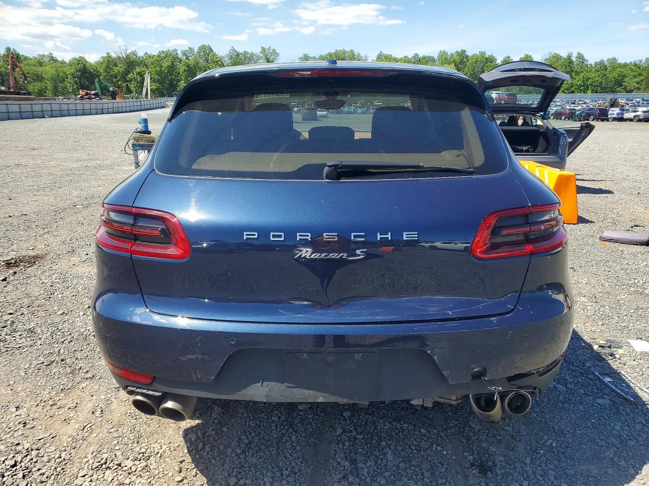 2016 PORSCHE MACAN