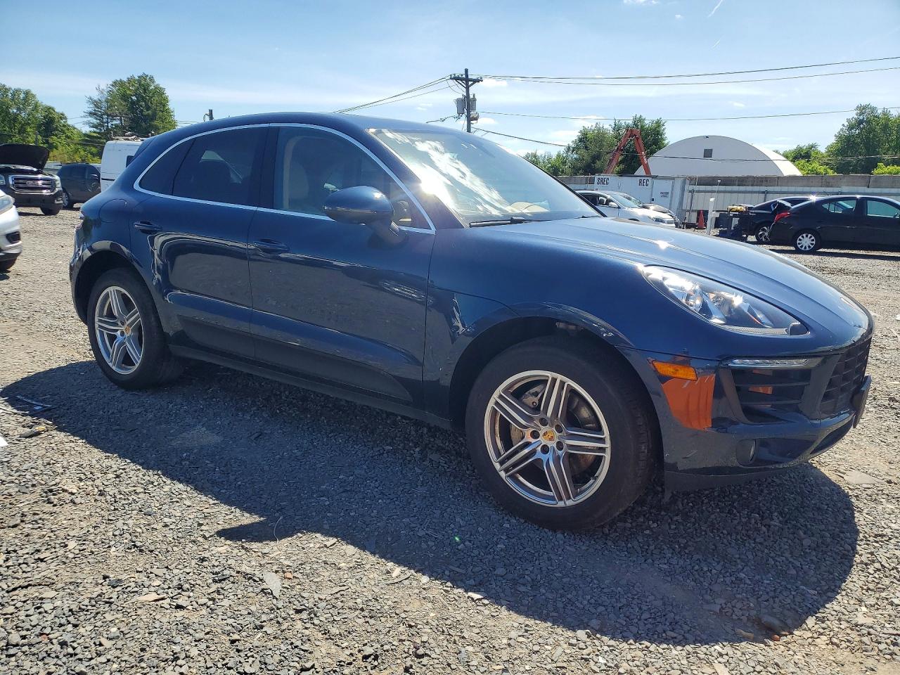 2016 PORSCHE MACAN