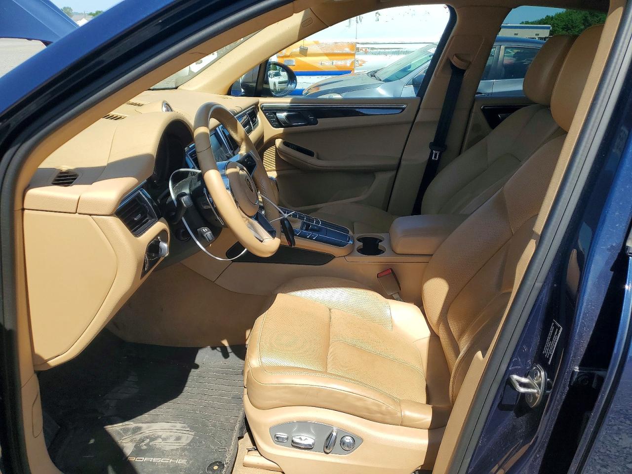 2016 PORSCHE MACAN