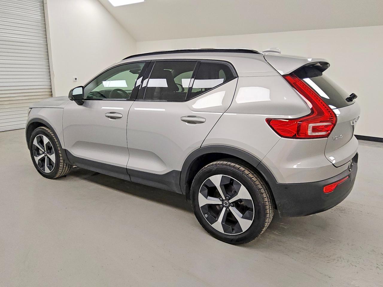 2025 VOLVO XC40 Plus Dark