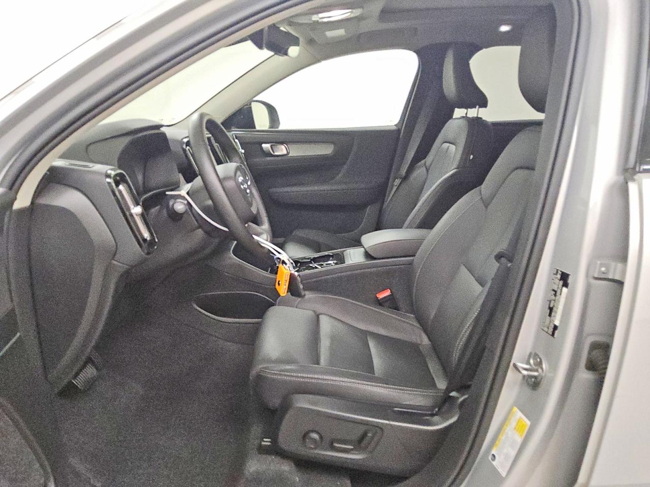 2025 VOLVO XC40 Plus Dark
