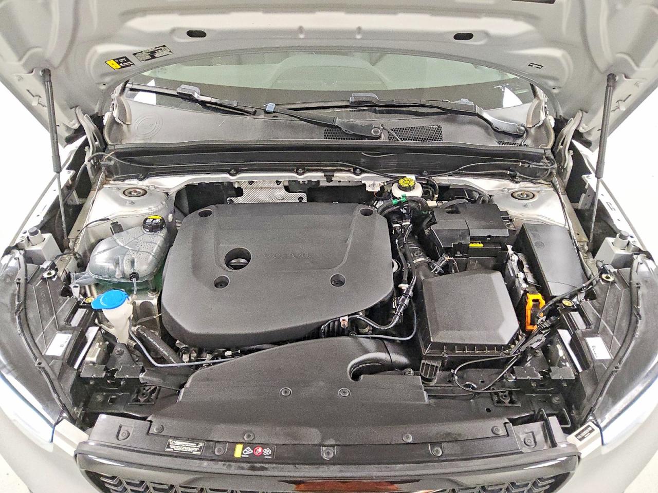2025 VOLVO XC40 Plus Dark