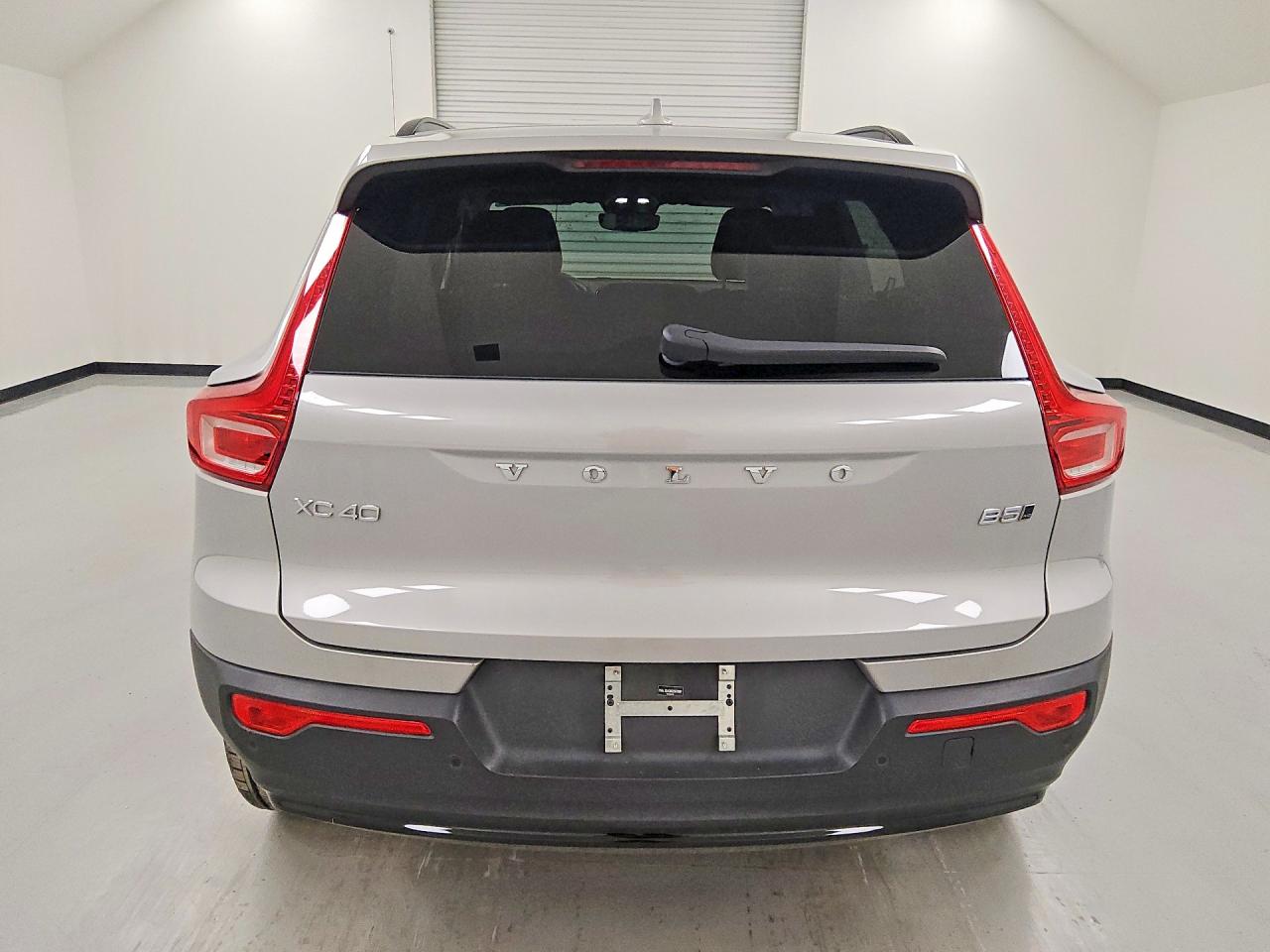 2025 VOLVO XC40 Plus Dark