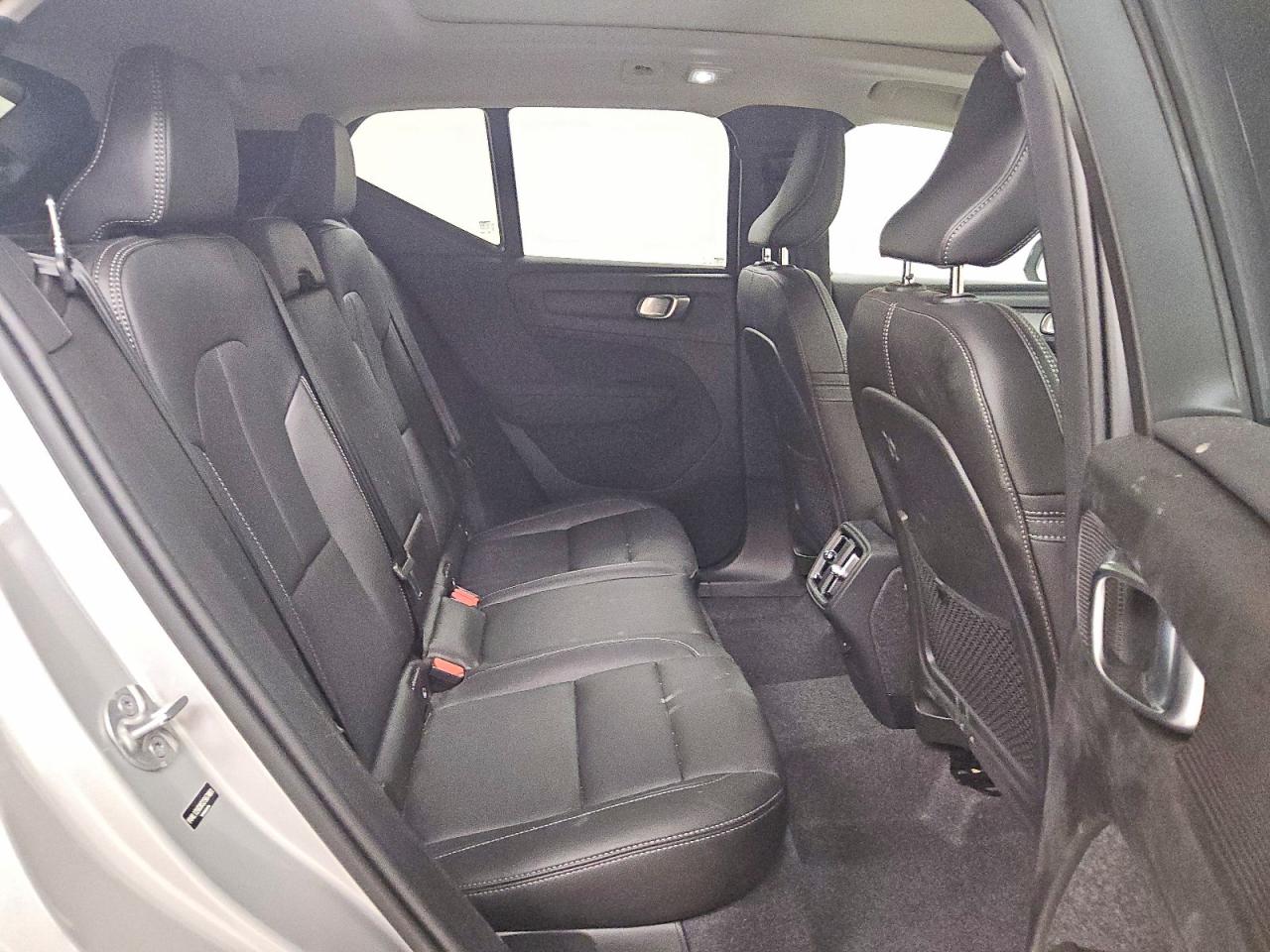 2025 VOLVO XC40 Plus Dark