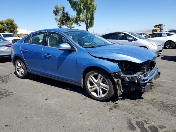 2015 VOLVO S60 Premier (non R design)