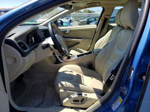 2015 VOLVO S60 Premier (non R design)