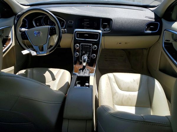 2015 VOLVO S60 Premier (non R design)