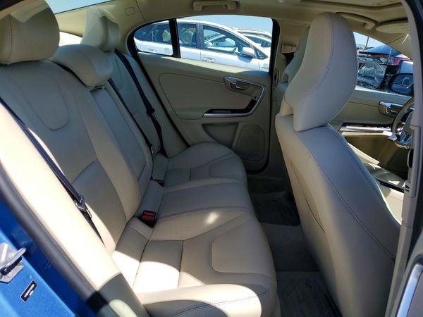 2015 VOLVO S60 Premier (non R design)