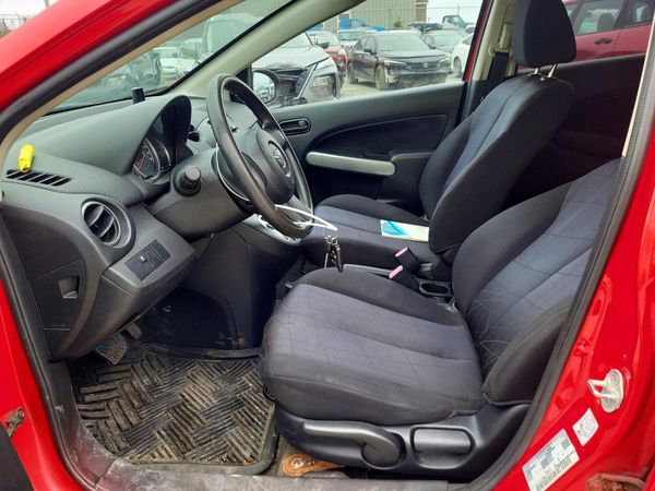 2012 MAZDA 2 Sport/GX — DENT
