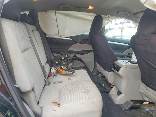 2019 TOYOTA HIGHLANDER LE