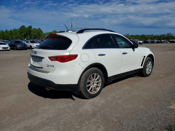 2015 INFINITI QX70