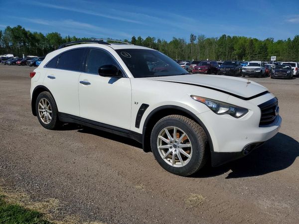 2015 INFINITI QX70