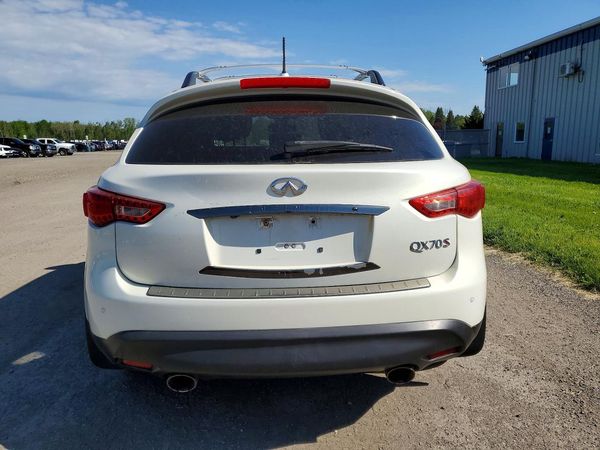 2015 INFINITI QX70