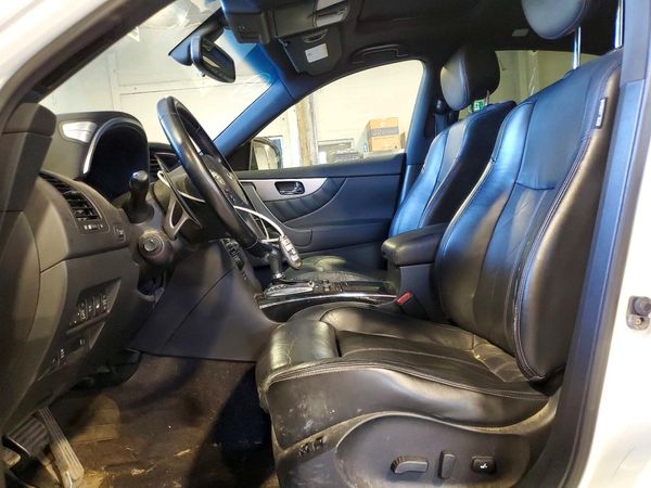 2015 INFINITI QX70