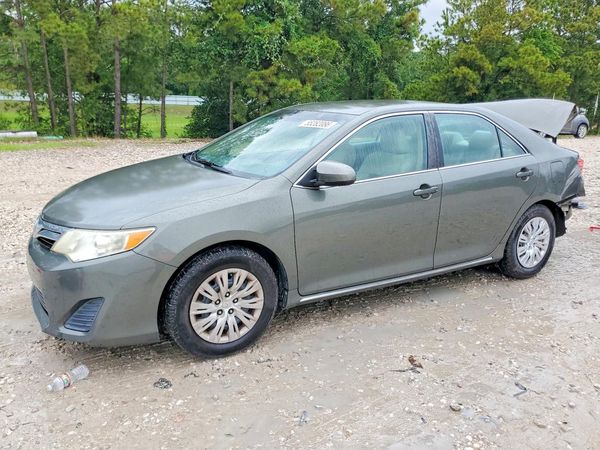 2014 TOYOTA CAMRY