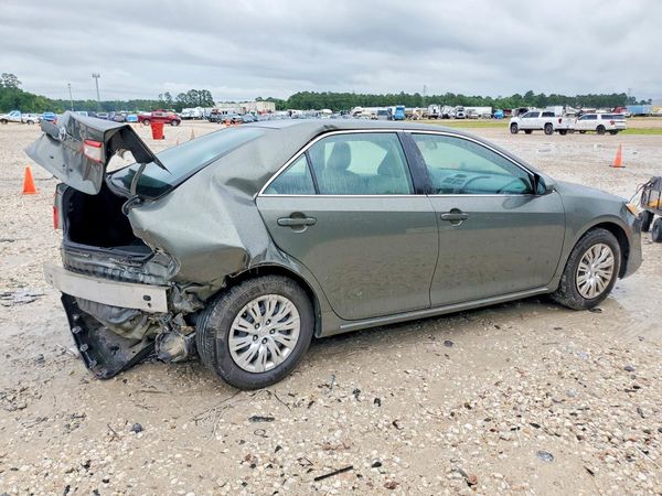 2014 TOYOTA CAMRY