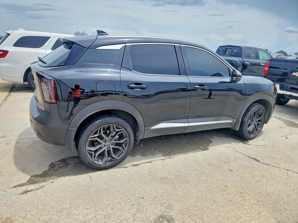 2025 NISSAN KICKS