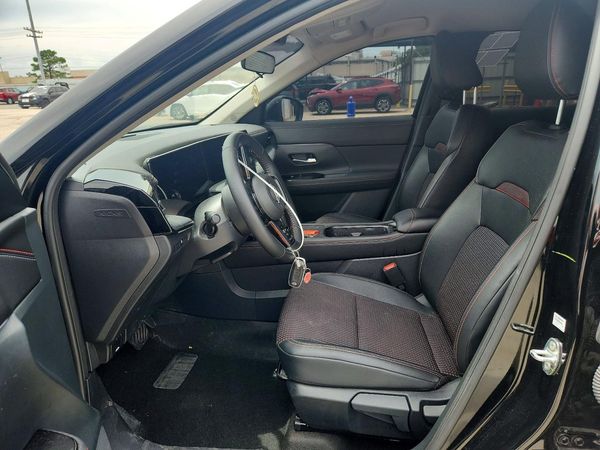 2025 NISSAN KICKS