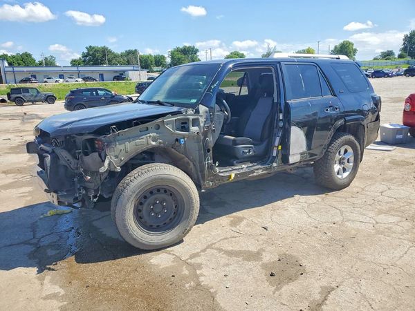 2018 TOYOTA 4RUNNER — Front 3/4