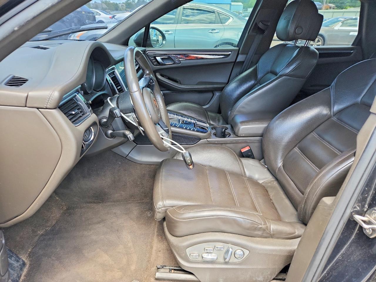 2017 PORSCHE MACAN