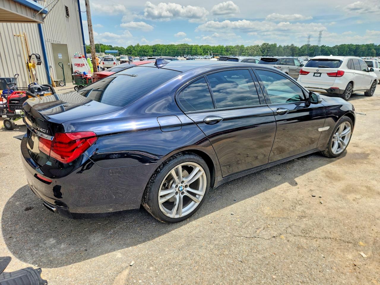 2015 BMW 740