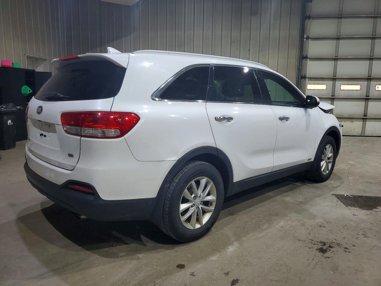 2017 KIA SORENTO L, LX