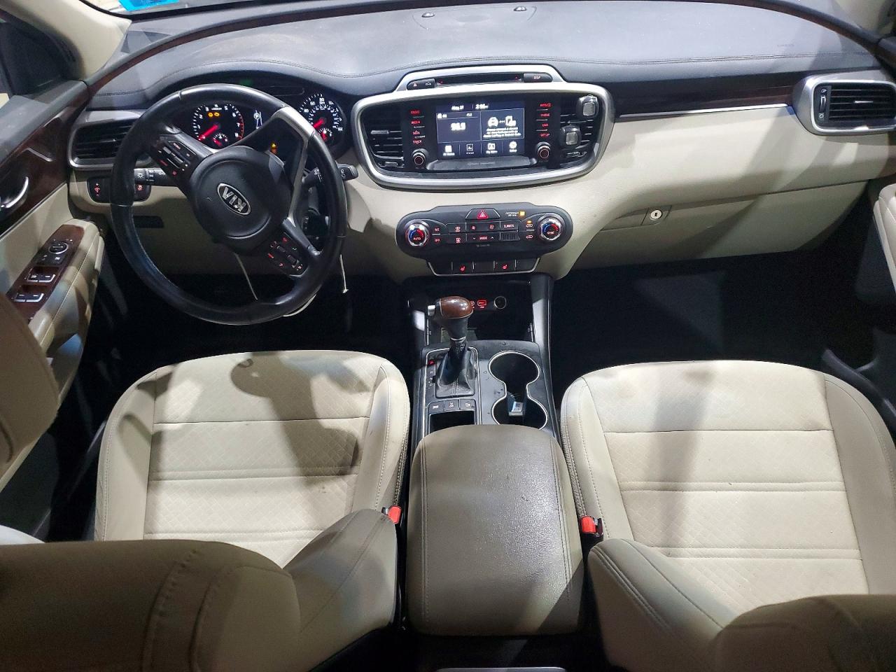 2017 KIA SORENTO L, LX