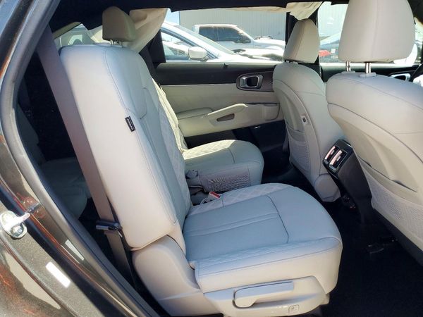 2025 KIA SORENTO