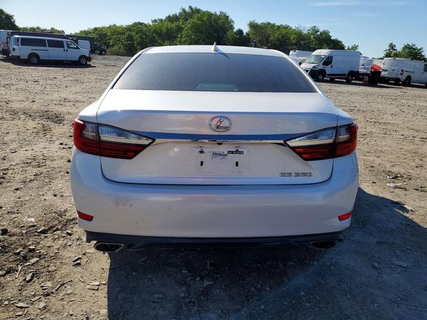 2018 LEXUS ES